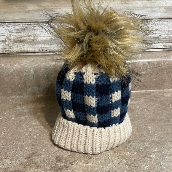 Mud Pie Infant 6-18 months Knit Beanie with Faux Fur Pom - Picture 1 of 6